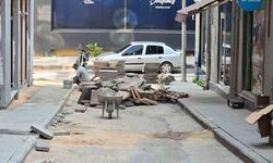 Bilecik'te 1 haftadır bitmeyen kaldırım yapımı esnafı çileden çıkardı