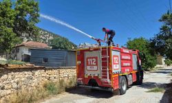 Burdur'da ev bahçesinde çıkan yangın çevreye sıçramadan söndürüldü