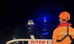 Çanakkale Boğazı'nda sürüklenen tekne kurtarıldı