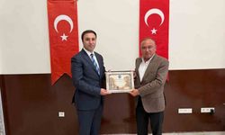 Çavdarhisar Kaymakamı Murat Ak'a Fahri Hemşehrilik Beratı