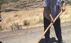 Çermik'te mahalle yolu muhtar ve vatandaşlar tarafından onarıldı