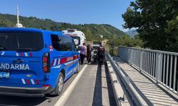 Direksiyon hâkimiyetini kaybeden motosiklet sürücüsü bariyere çarptı: 1 yaralı