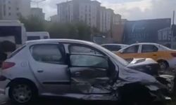 Diyarbakır'da iki otomobil çarpıştı: 3 yaralı