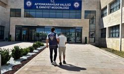 Dolandırıcılık suçundan aranan şahsı polis yakaladı