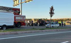 Düğün konvoyundaki otomobil bariyerlere çarptı: 1 ölü, 3 yaralı