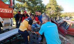 Dursunbey'de trafik kazası: 3 yaralı