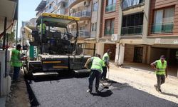 Efeler Belediyesi'nden Albayrak Caddesi'nde asfalt mesaisi