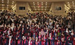 ERÜ İlahiyat Fakültesi'nde mezuniyet sevinci