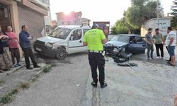 Eskişehir'de 2 araç kafa kafaya çarpıştı, faciadan dönüldü