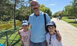 Eskişehir'de 2 minik simitçi ilgi odağı oldu