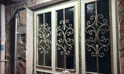 Eskişehir'de aile içi kavgada evinin camlarını kıran şahıs aracıyla kaçtı