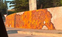 Eskişehir'de bir parkın duvarlarındaki haç figürlerine tepki