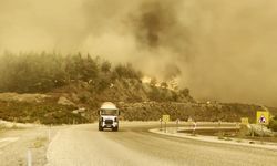 Fethiye-Antalya karayolu yangın nedeniyle trafiğe kapatıldı
