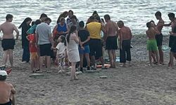 Filyos sahilinde korkutan anlar, kramp giren vatandaşı cankurtaranlar kurtardı