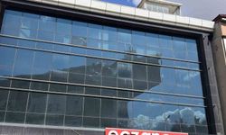 Gaziosmanpaşa'da boş ecza deposunu kurşunlayıp kaçarken kaza yaptı