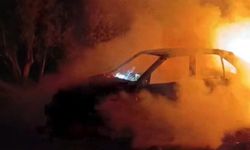 Hatay'da otomobil alevlere teslim oldu