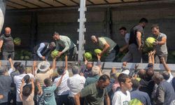 Hayırsever çiftçi 30 ton karpuzu ücretsiz dağıttı