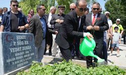 Iğdır'da şehitler kabirleri başında anıldı