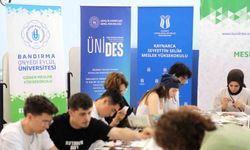 İki üniversitenin öğrencileri bir araya gelerek bilgi alışverişi yaptı