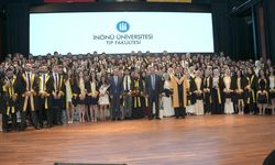 İnönü Üniversitesi Tıp Fakültesi'nde mezuniyet coşkusu