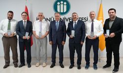 İnönü Üniversitesinde başarılı akademisyenlere araştırma performansı plaketi