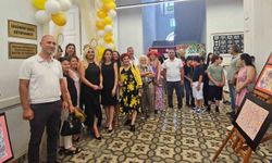 İzmir'in tarihi okuluna hayırsever ve gönüllü desteğiyle modern kütüphane