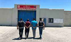 Kaçakçılık suçundan aranan 2 şahsı polis yakaladı