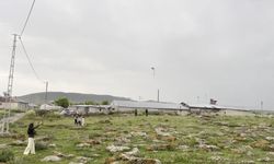 Kars'ta köy çocuklarının uçurtma sevinci