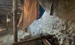 Kars'ta sağanak yağış ahırı çökertti