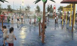 Kavurucu sıcakta çocukların serinlik adresi su oyun parkları
