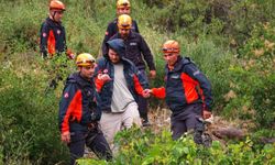 Kayalık alanda mahsur kalan genç, AFAD'ın 2 saatlik operasyonuyla kurtarıldı