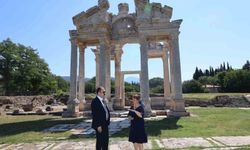 Kaymakam Battal, Afrodisias'taki çalışmaları inceledi