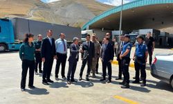 Kaymakamı Volkan Hülür, Esendere Sınır Kapısı'nda incelemelerde bulundu