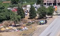 Kemalpaşa Belediyesi, kendi binasının arkasını çöplüğe çevirdi