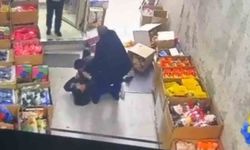 Komşu esnafın müşteri kapma kavgası kamerada