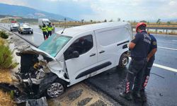 Kontrolden çıkan araç su kanalına düştü