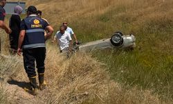 Konya-Eskişehir yolunda otomobil şarampole devrildi: 2 yaralı