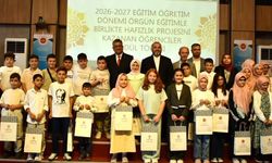 Kütahya'da hafızlık projesini kazanan öğrenciler ödüllendirildi