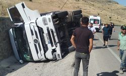 Malatya'da kontrolden çıkan tır devrildi