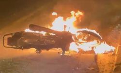 Malatya'da seyir halindeki motosiklet alev alev yandı