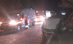 Manisa'da otomobil ile traktör çarpıştı: 2'si ağır 4 yaralı