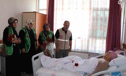 Oltu'da hastalara moral ziyareti