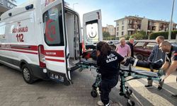 Otomobile çarpmamak için manevra yapınca bisikletten düştü