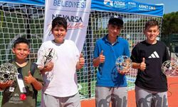 Pendik'te dronlar futbol oynadı