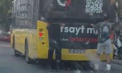 Pendik'te patenli iki gencin trafikteki ilginç yolculuğu kamerada