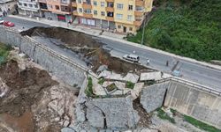 Rize'de 2 binanın tahliyesine olan göçük havadan görüntülendi