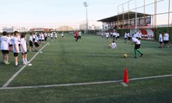 Şanlıurfa Büyükşehir Belediyesi binlerce çocuğu futbolla buluşturuyor