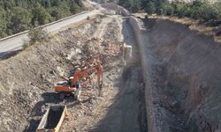 Sarıcakaya yolundaki yıkılan duvar tamir edildi, yol çalışmaları devam ediyor