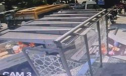 Silivri'de kamyonet durağa daldı: 1 kadın yaralandı