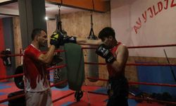 Sokaktan geçerken gördüğü spor salonu hayatını değiştirdi: Şimdi dünya şampiyonluğu peşinde
